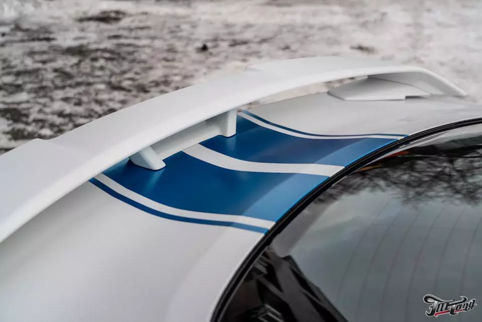 Ford Mustang GT. Оклейка в матовый полиуретан и изготовление декоративных полос!